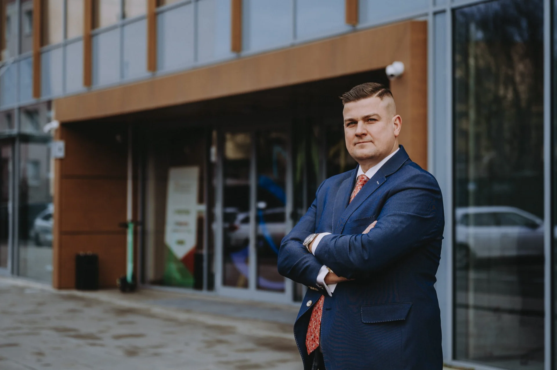 Zdjęcie na LinkedIn - jakie wybrać i jakie tło ustawić